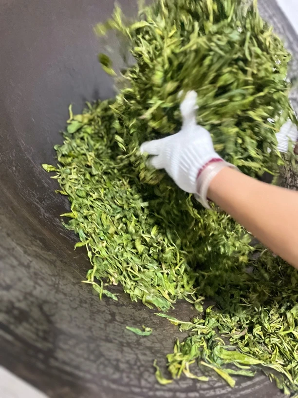 2025年春邦东曼岗精选中小树普洱生茶散茶