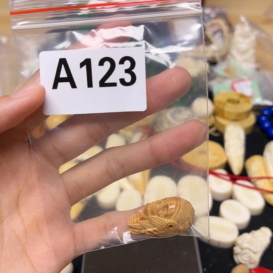 阿***杰天然猛犸象牙雕刻品