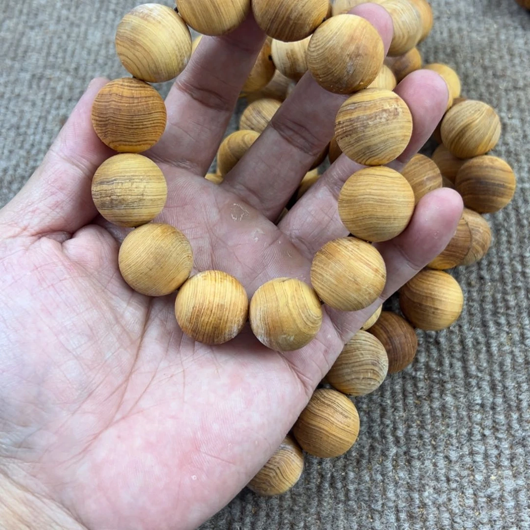 木太行崖柏2.0毛珠。。。。。