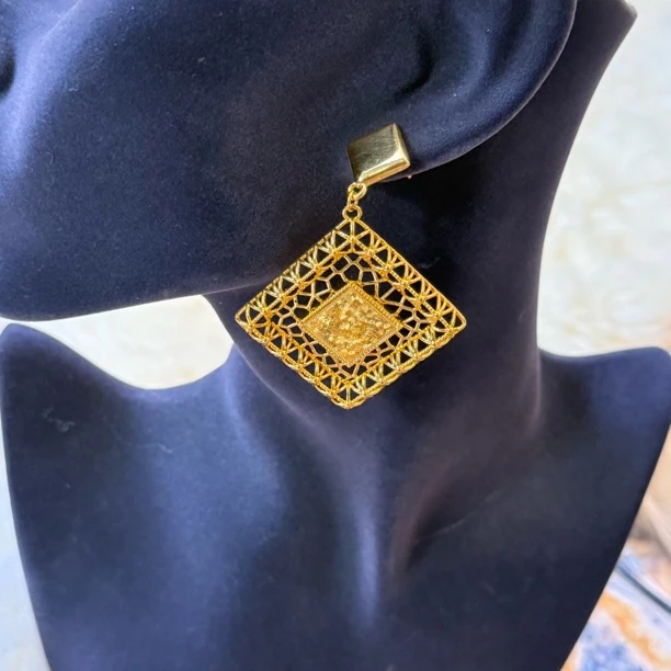 A播 11.26g足金999耳饰 e