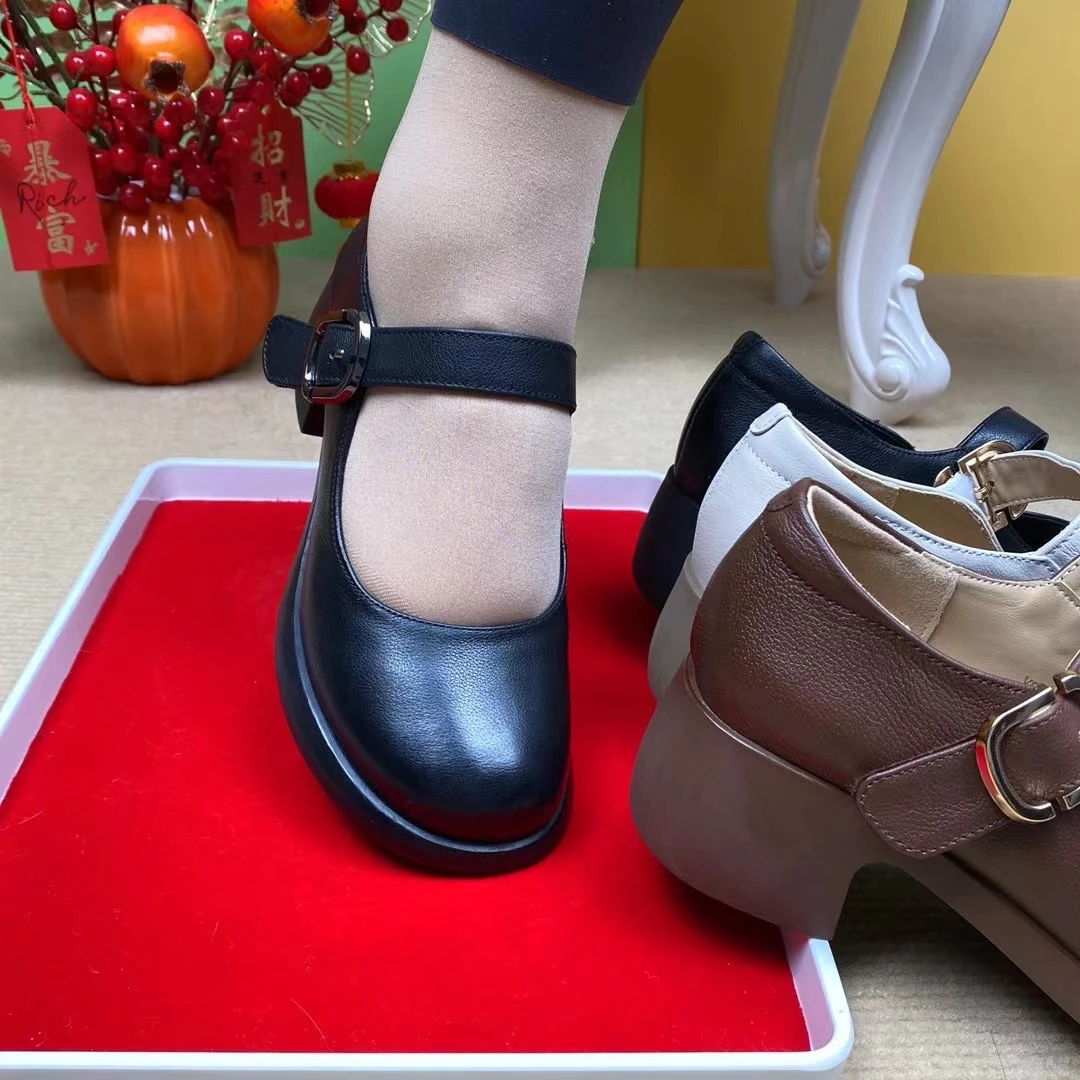 单鞋女真皮圆头浅口粗跟女鞋子魔术贴简约休闲百搭复古软底妈妈鞋