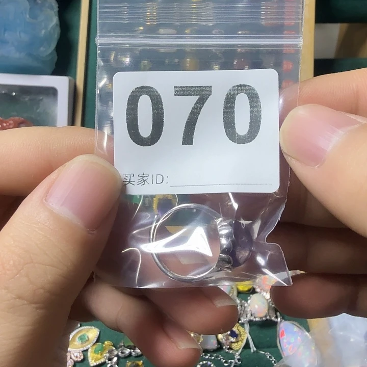 傲***咒石英质玉未镶嵌手链