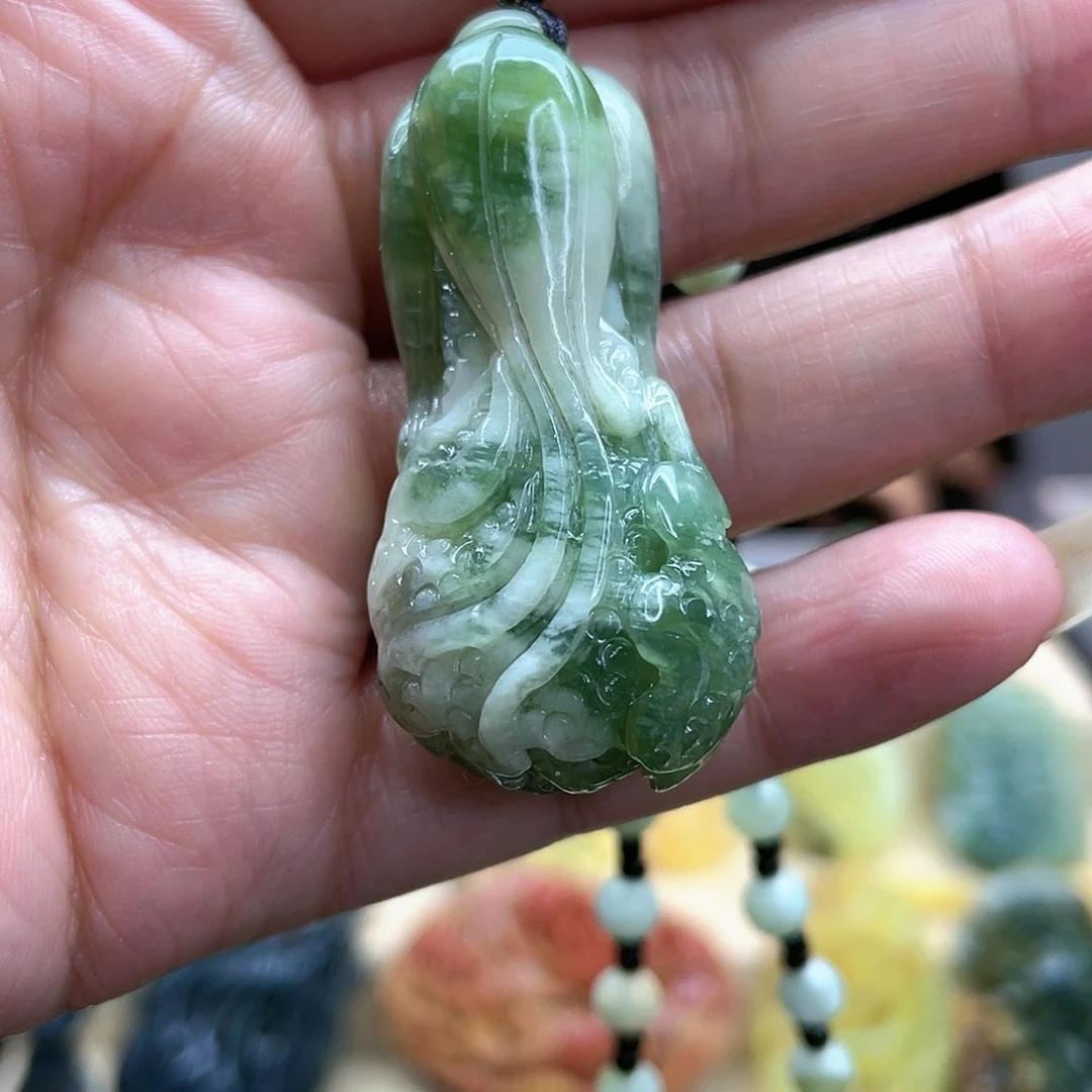 蛇纹石玉颈饰未镶嵌