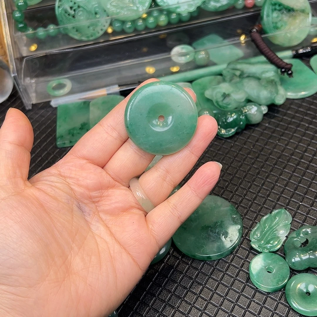 石英质玉未镶嵌颈饰