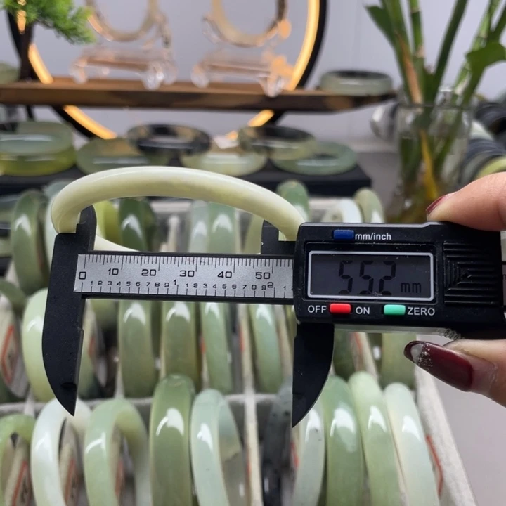 蛇纹石玉手镯未镶嵌1003