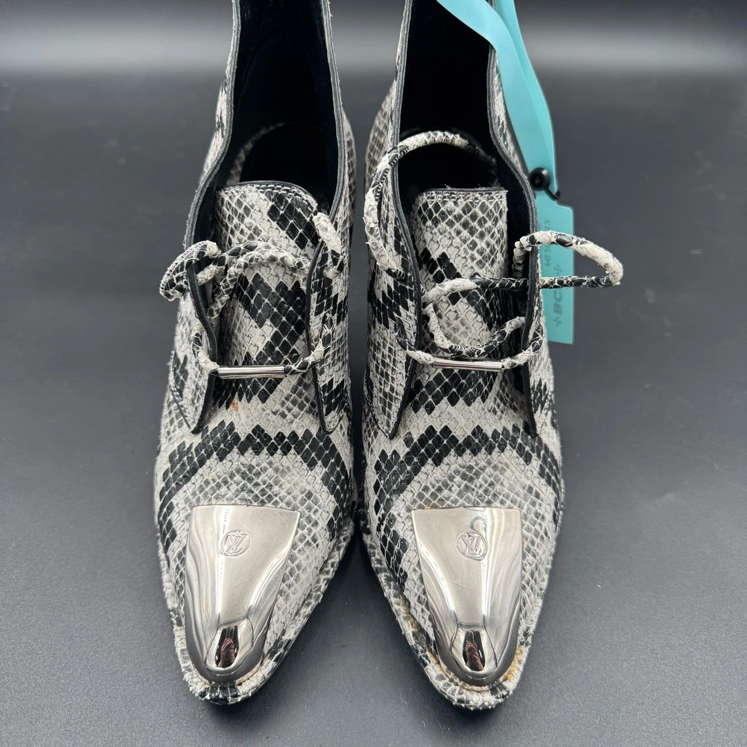 95新 LouisVuitton/路易威登 黑白蛇纹鞋头金属高跟鞋  37码/95新