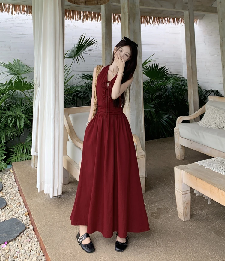 港风红色绑带挂脖度假连衣裙2025夏季新款收腰大摆长裙