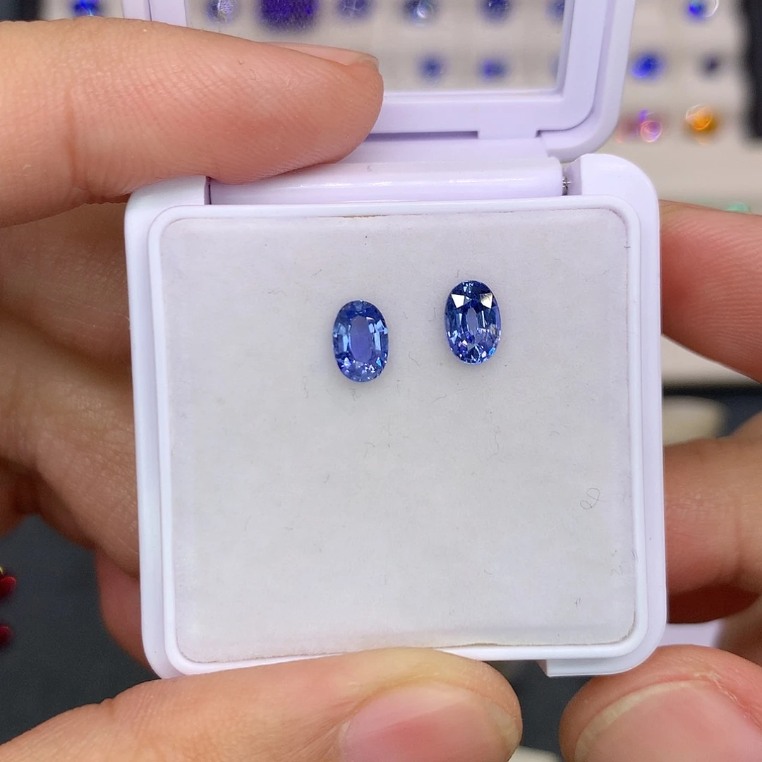 蓝宝石裸石1.24克拉一对矢车菊