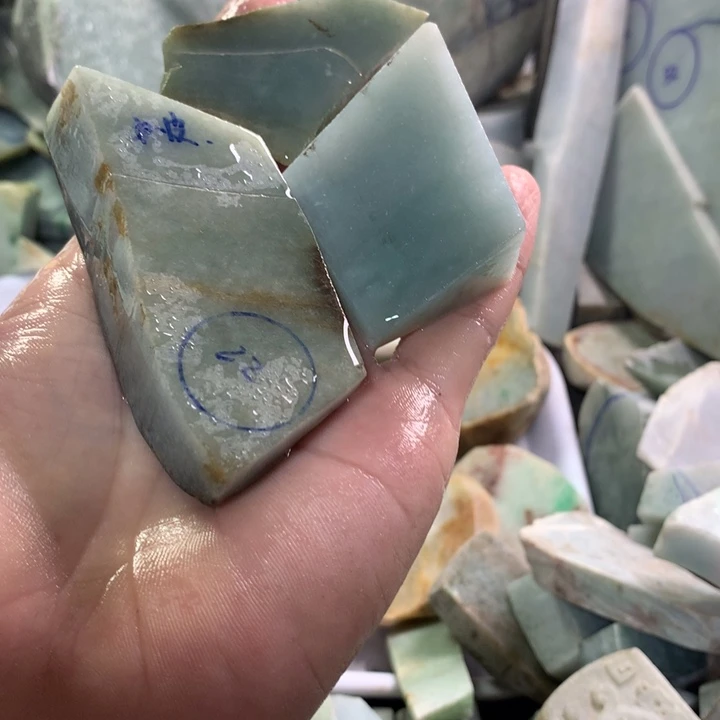 翡翠裸石29号取吊坠