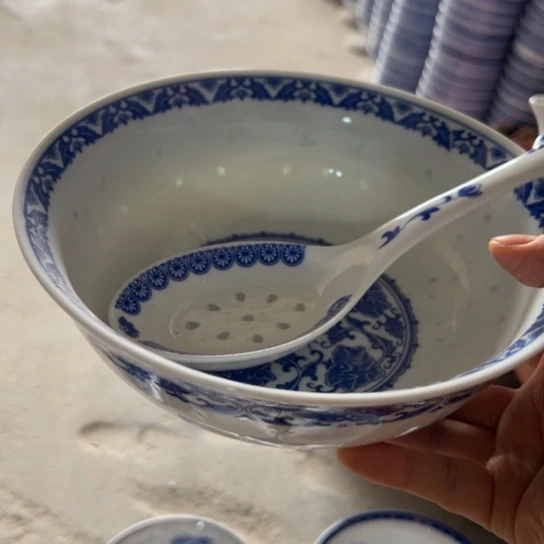 碗青花玲珑8寸牡丹汤碗一个汤勺