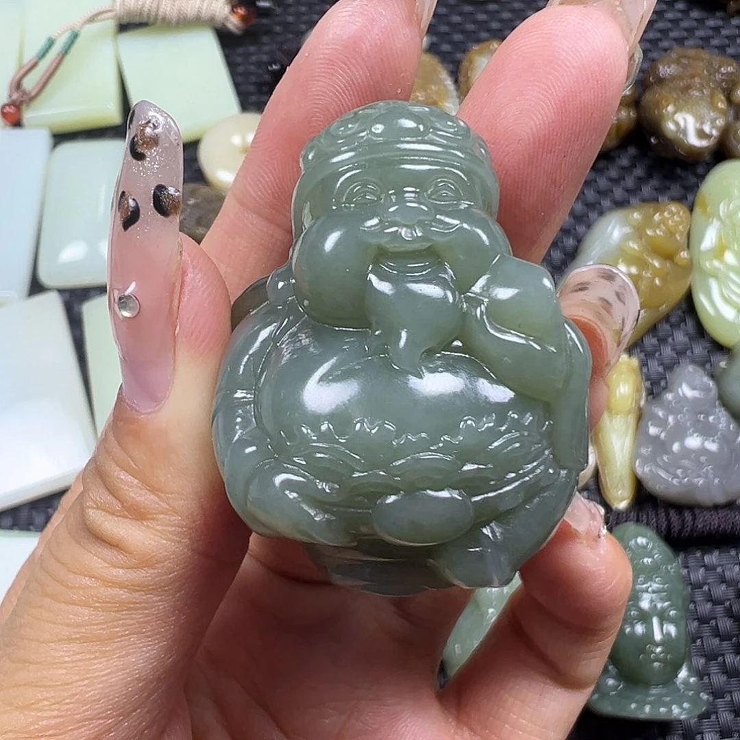 和田玉未镶嵌颈饰有裂漏