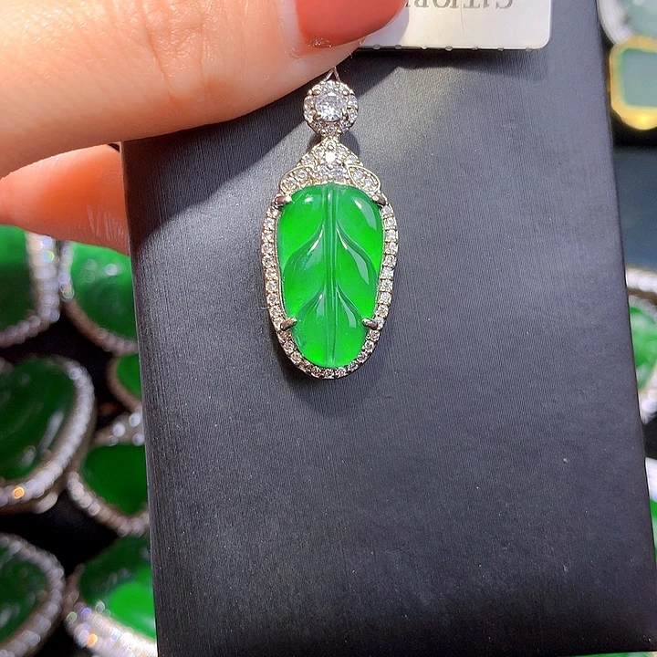 翡翠未镶嵌颈饰吊坠