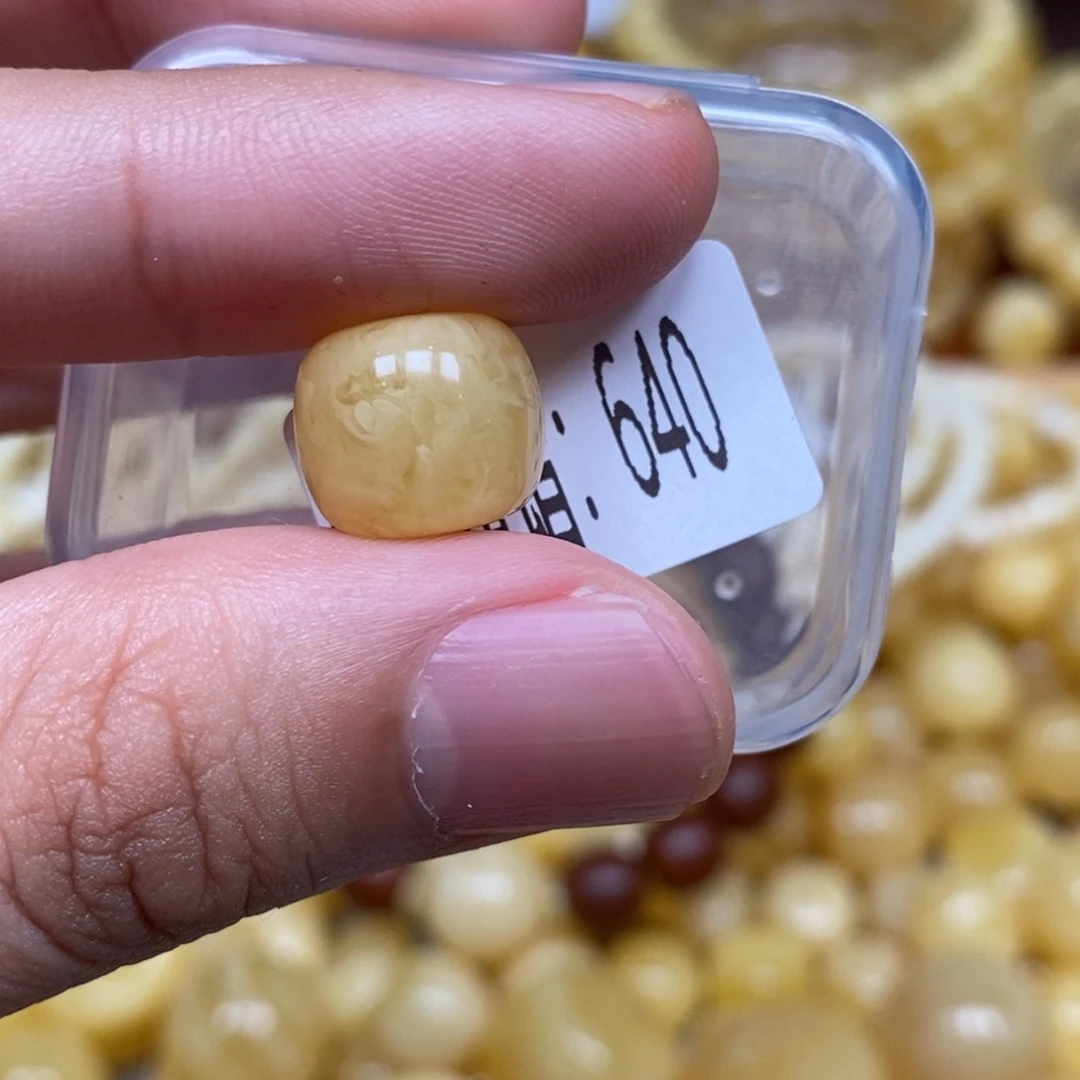 琥珀未镶嵌珠宝奇石640
