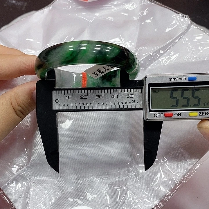 翡翠手镯未镶嵌99