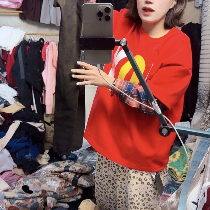 黑透肤一条啦啦啦