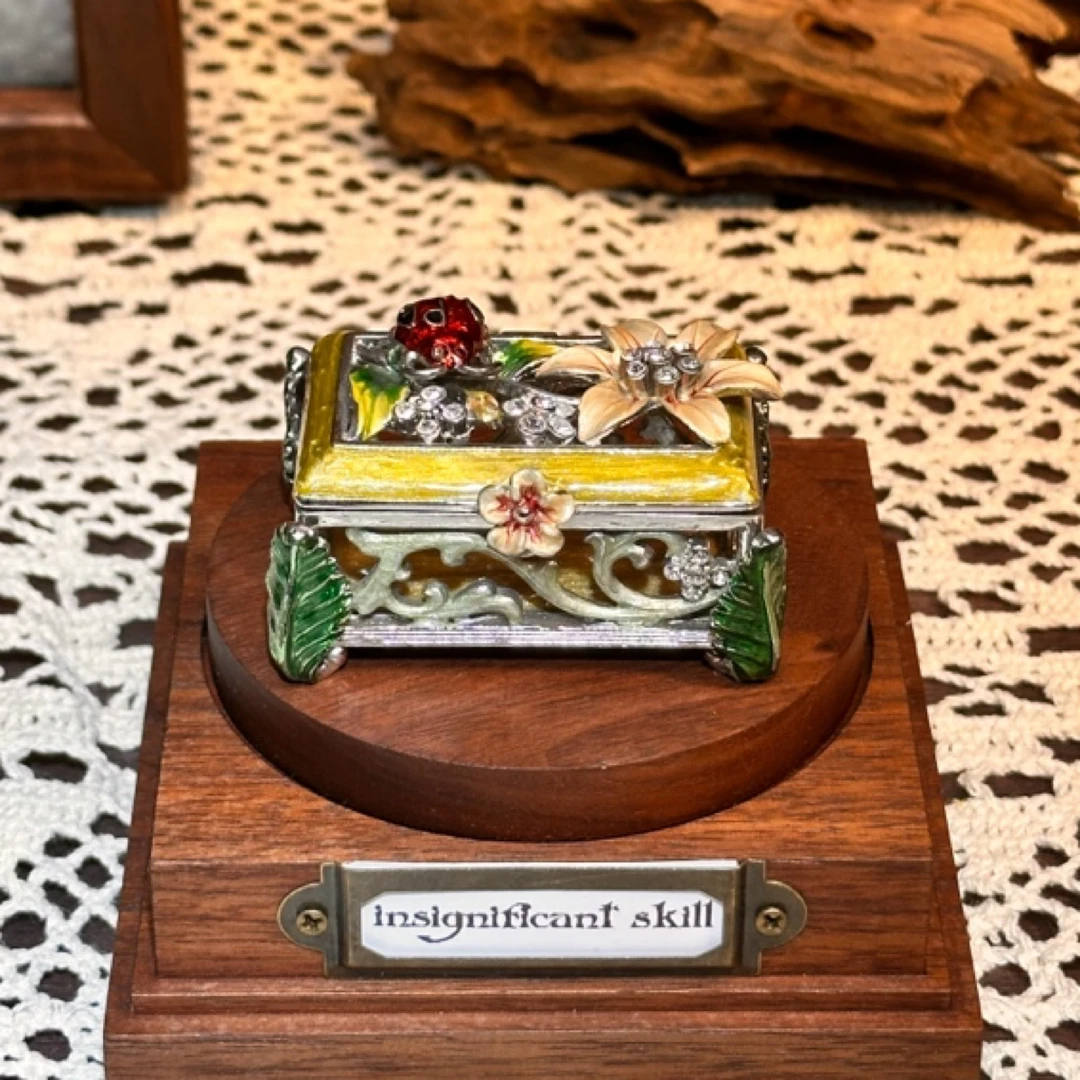 38珐琅彩摆件合金摆件珠宝盒