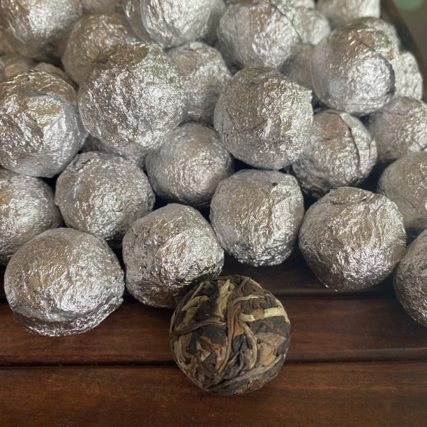 2024年古树白茶龙珠160克/盒