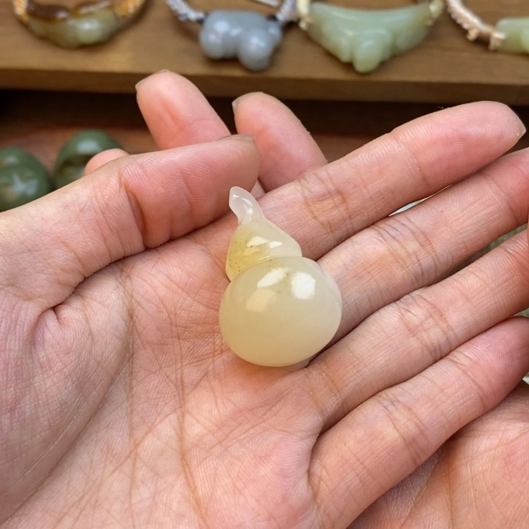 L***O和田玉（糖玉）未镶嵌颈饰
