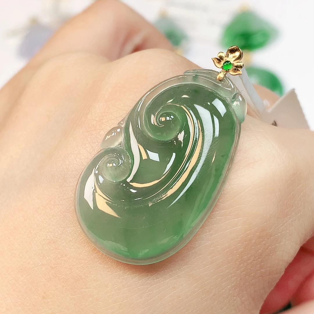 翡翠18K金镶嵌颈饰