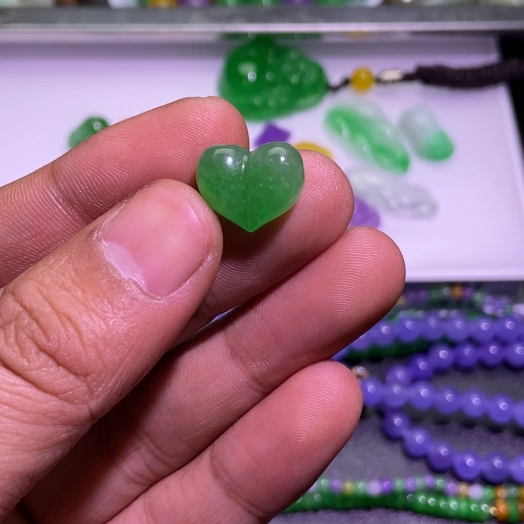 翡翠未镶嵌颈饰吊坠