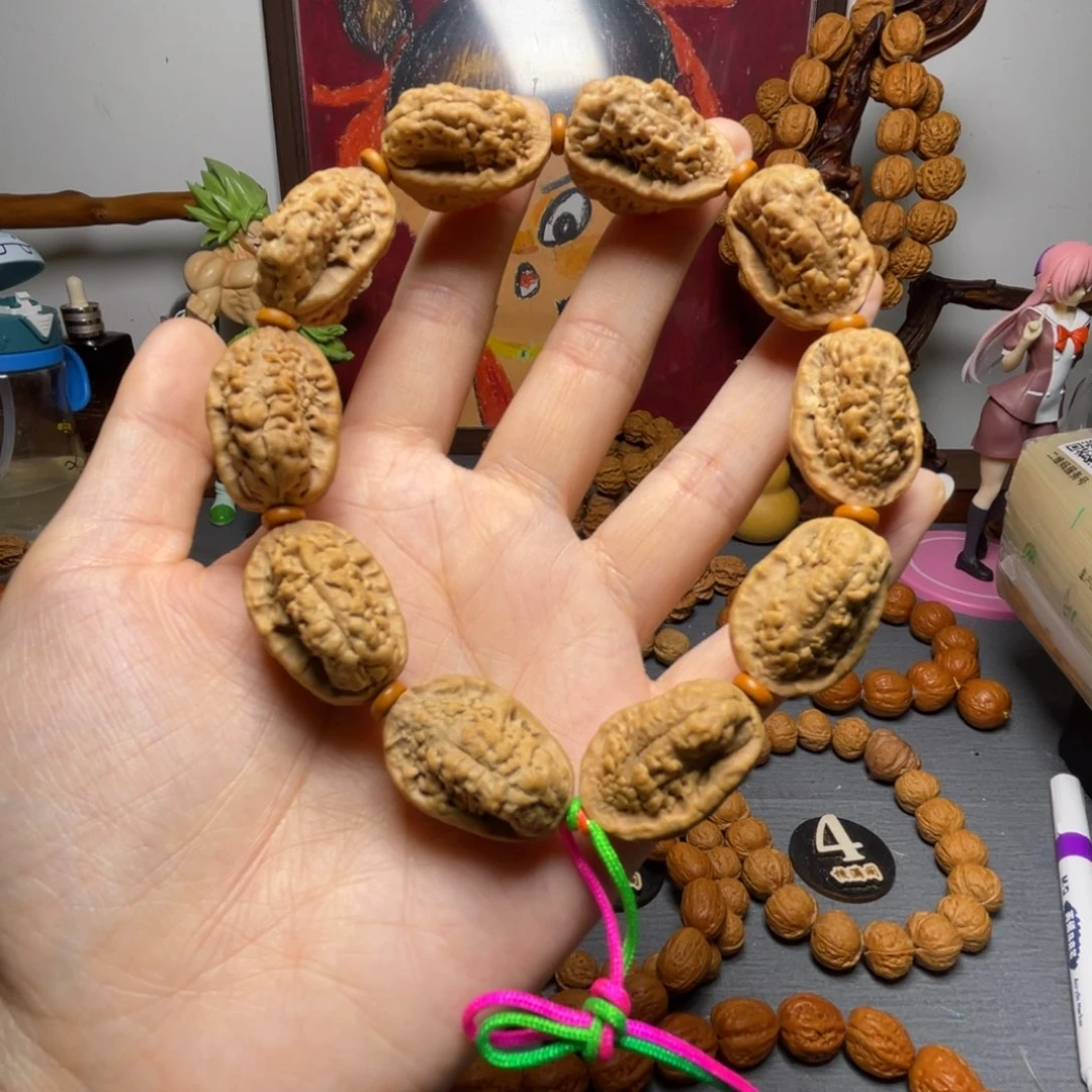 核桃k****群绣花鞋子手持白茬88