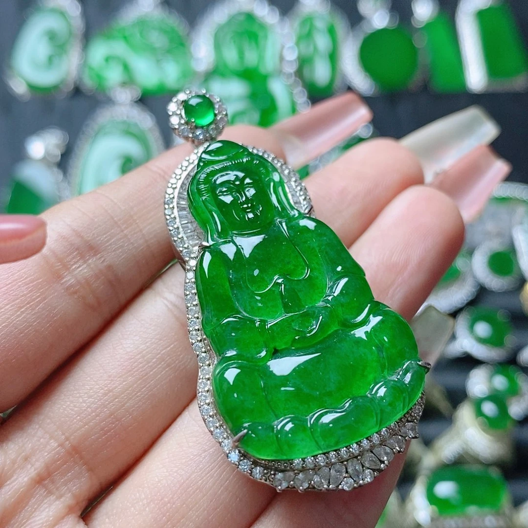 颈饰未镶嵌翡翠