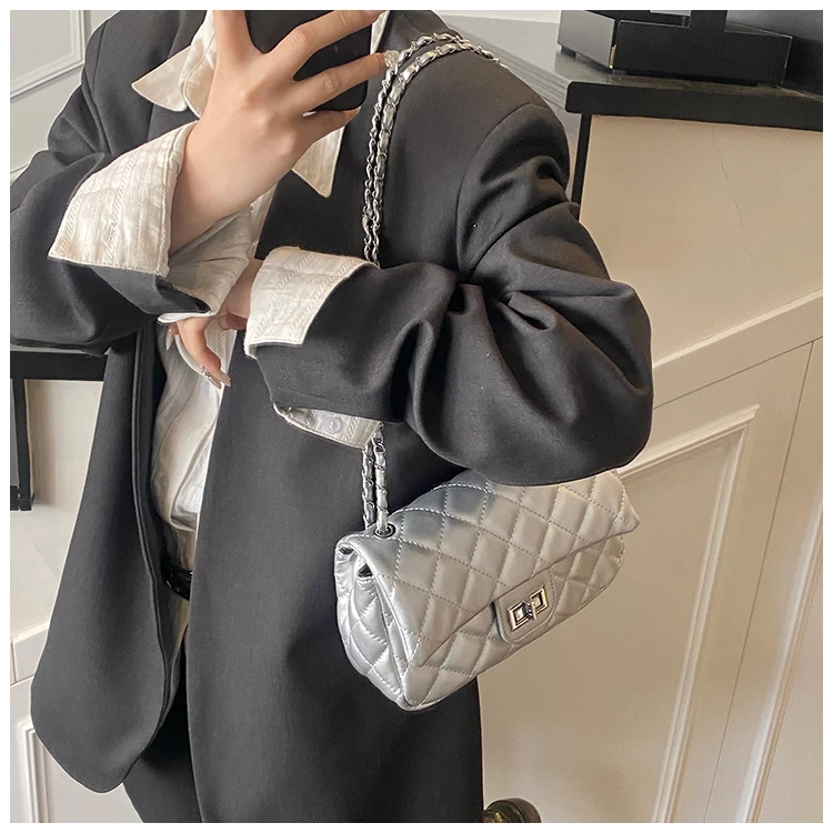 小香菱格小方包时尚百搭洋气斜挎包通勤漆皮亮面豆腐链条包7052