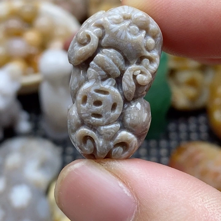 硅化珊瑚（珊瑚玉）颈饰未镶嵌小吊坠