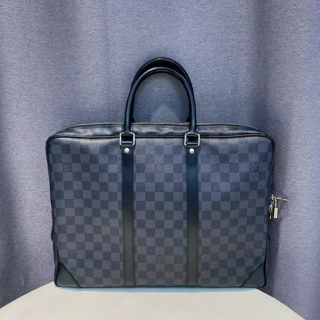 95新 LV Lv公文包 3182 底长39 X116