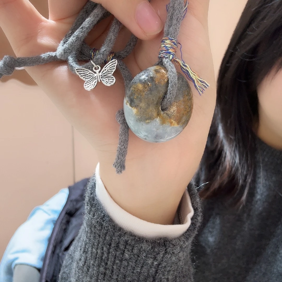 蛇纹石玉未镶嵌颈饰