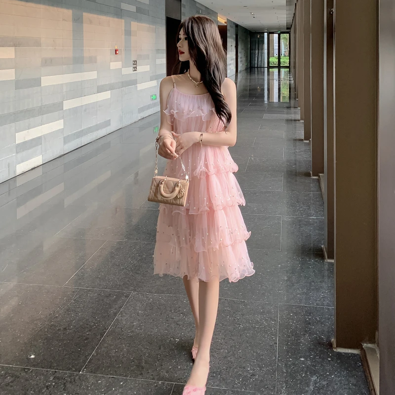 温柔风气质时尚甜美法式蛋糕裙女2025新款名媛珍珠镶钻重工吊带裙