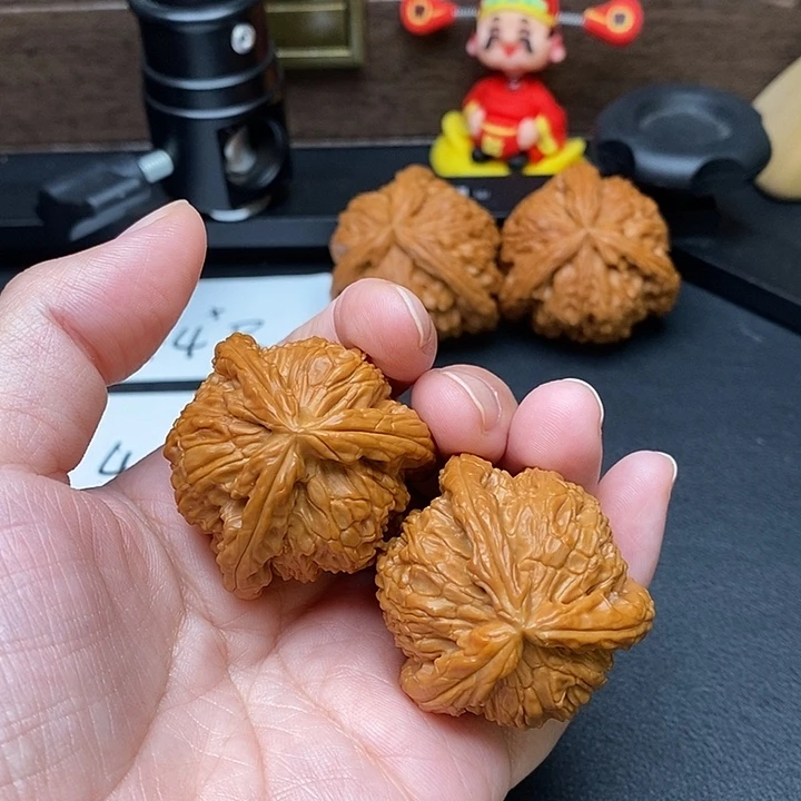 用***3文玩核桃把件白奔