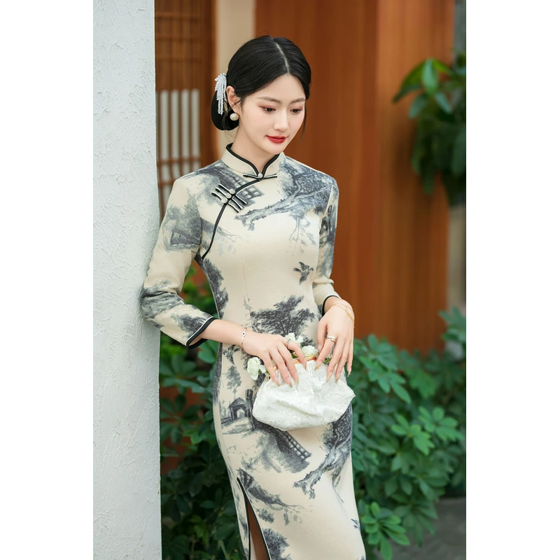 1576 米色 四扣 水墨画 【松树】 旗袍