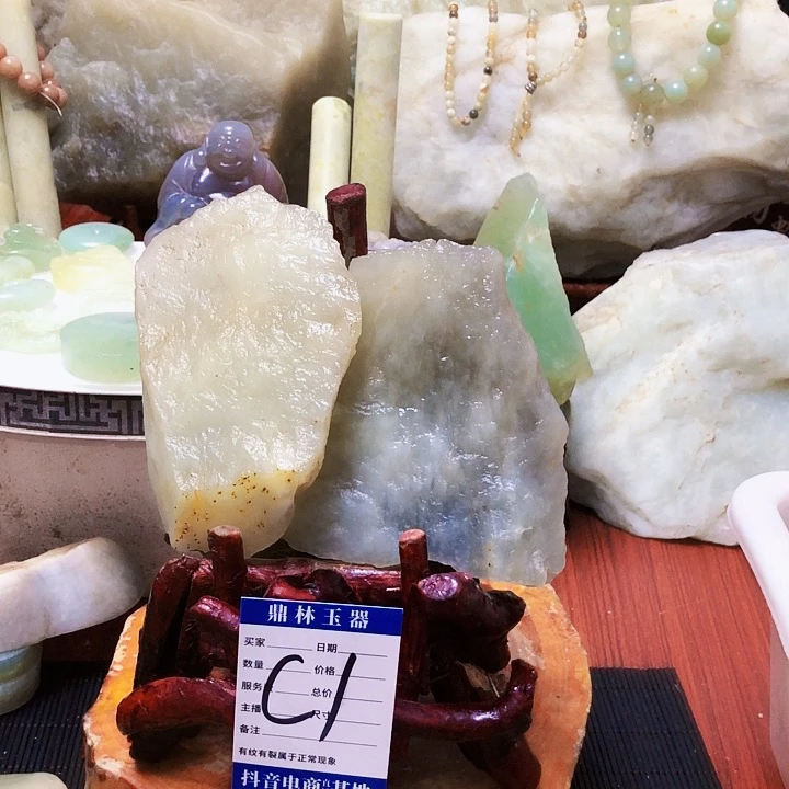未镶嵌蛇纹石玉珠宝奇石