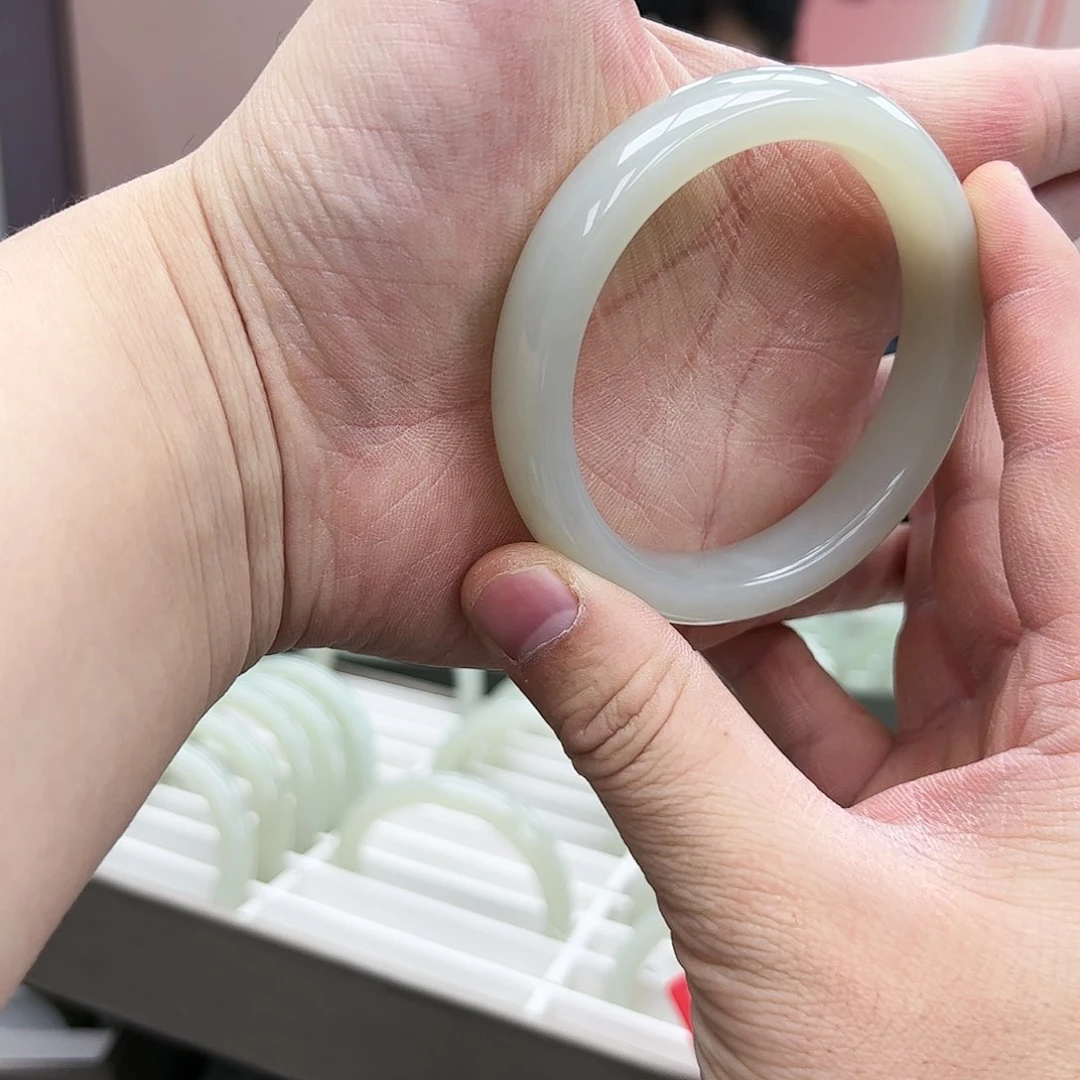 和田玉手镯未镶嵌青白玉