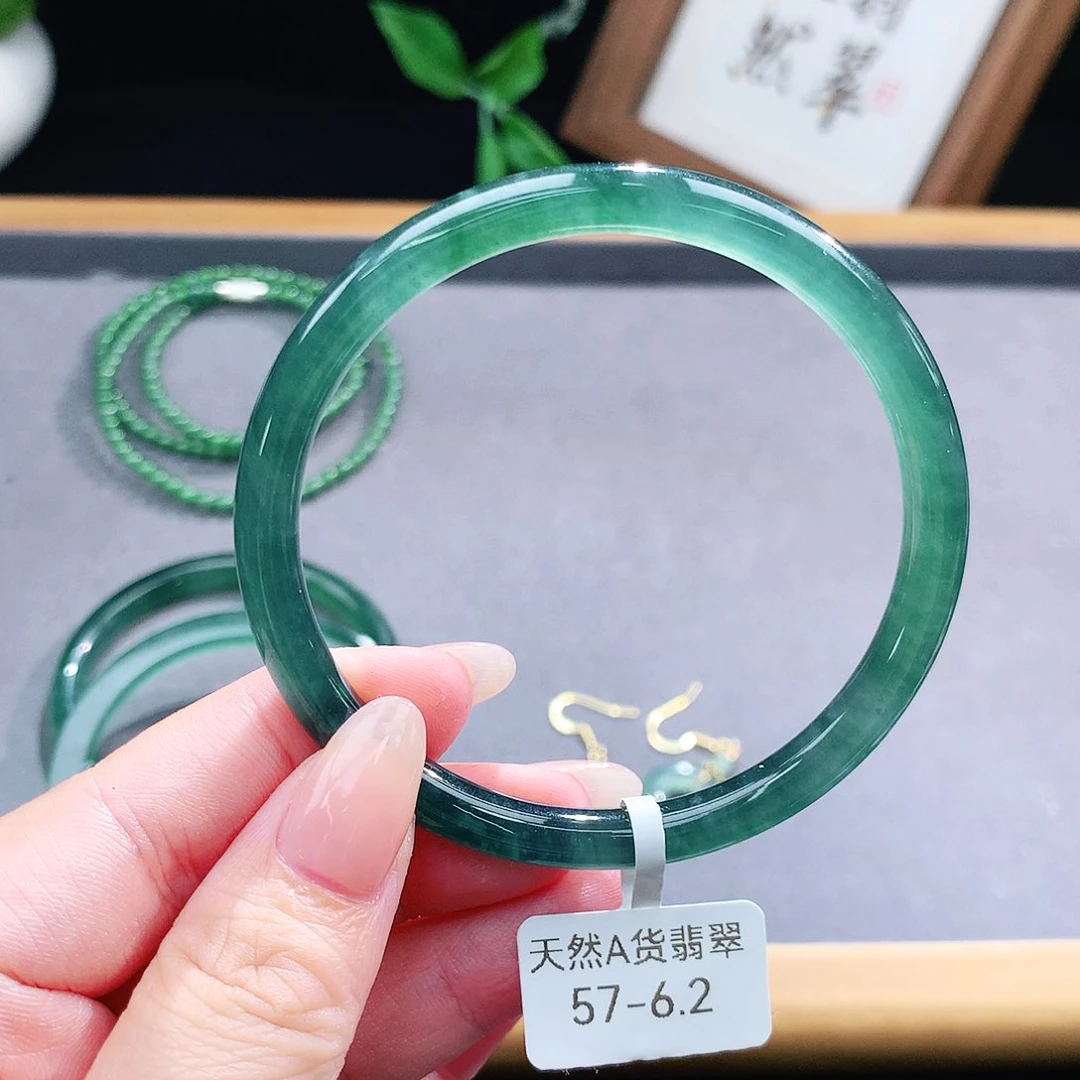 翡翠手镯（圆镯）未镶嵌