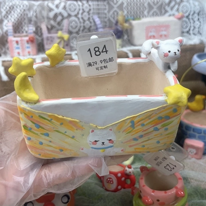 184兔子长条花盆手绘