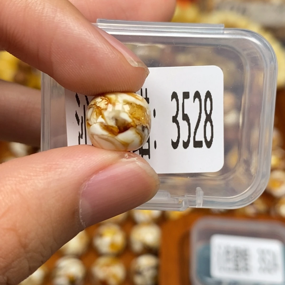 蜜蜡未镶嵌珠宝奇石3528