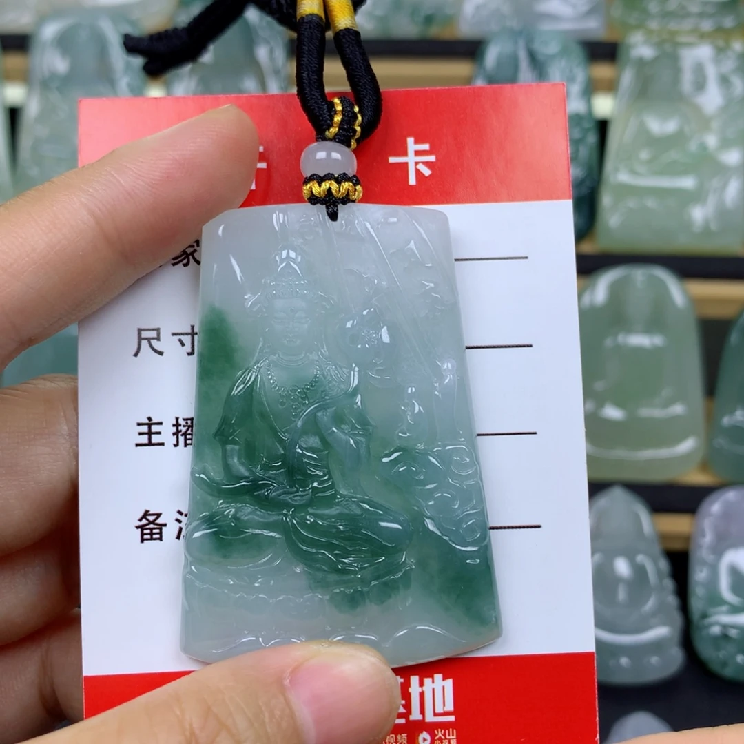 翡翠未镶嵌颈饰观音