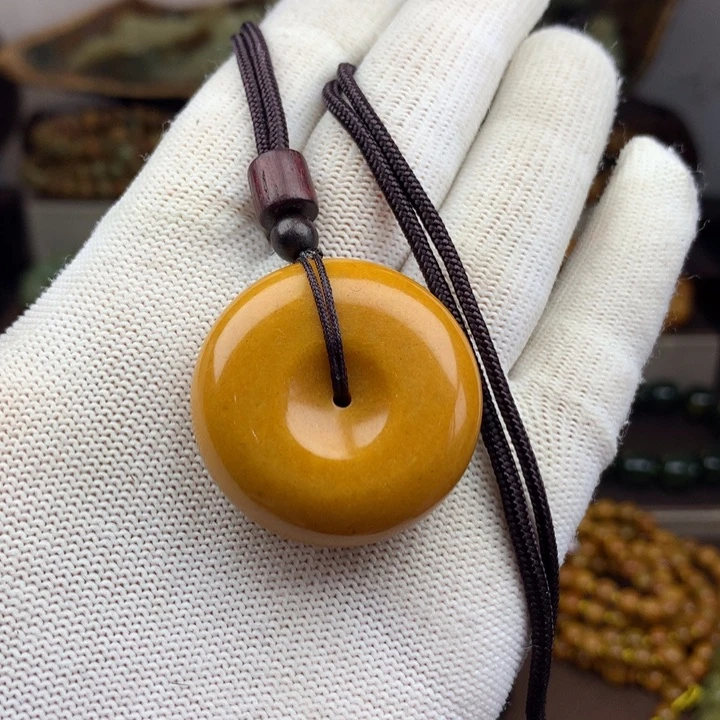 透闪石质玉手镯未镶嵌