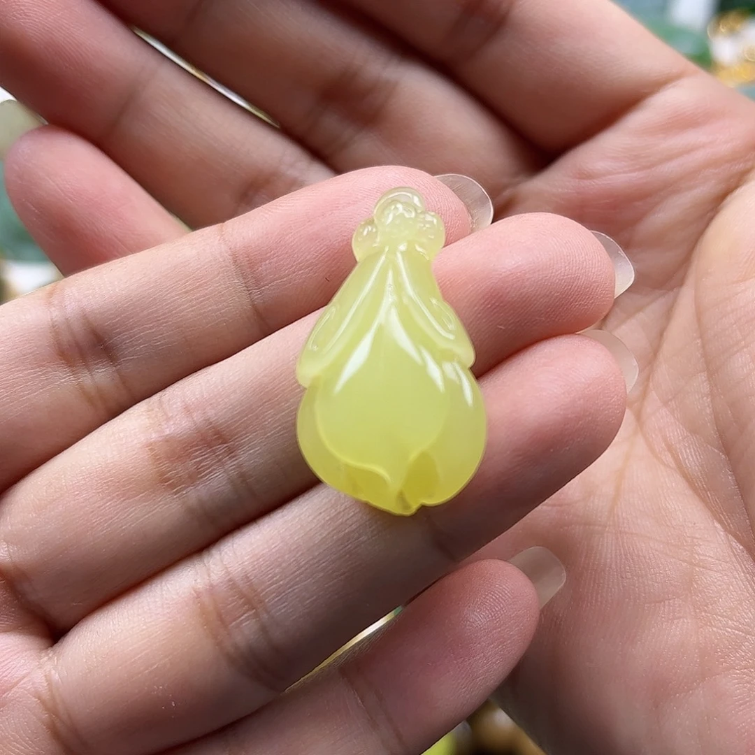 云***里颈饰未镶嵌和田玉