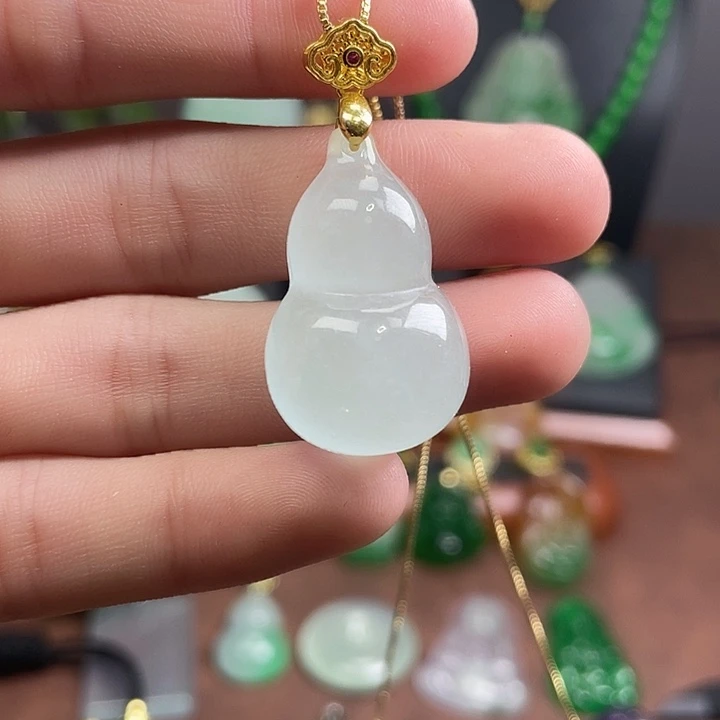 翡翠未镶嵌吊坠(赠链)