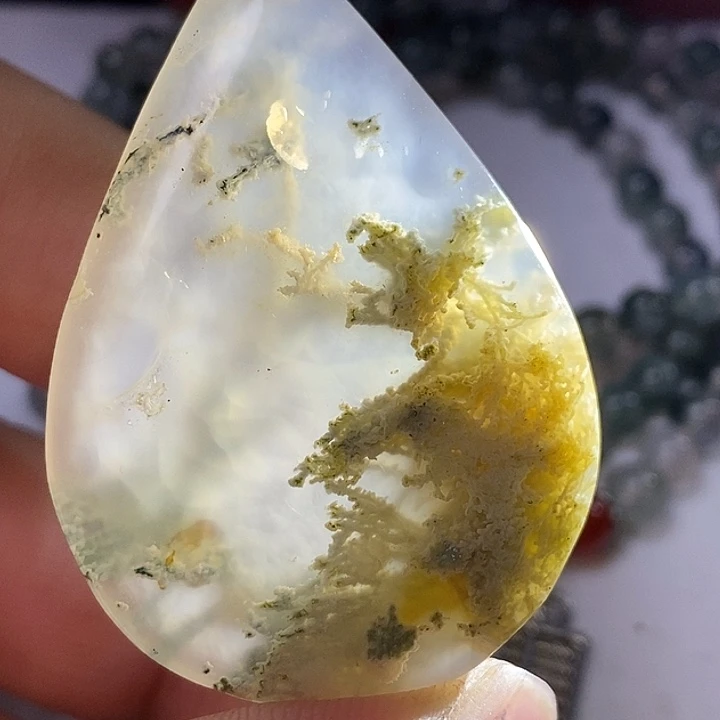 国***庆玛瑙/玉髓未镶嵌颈饰