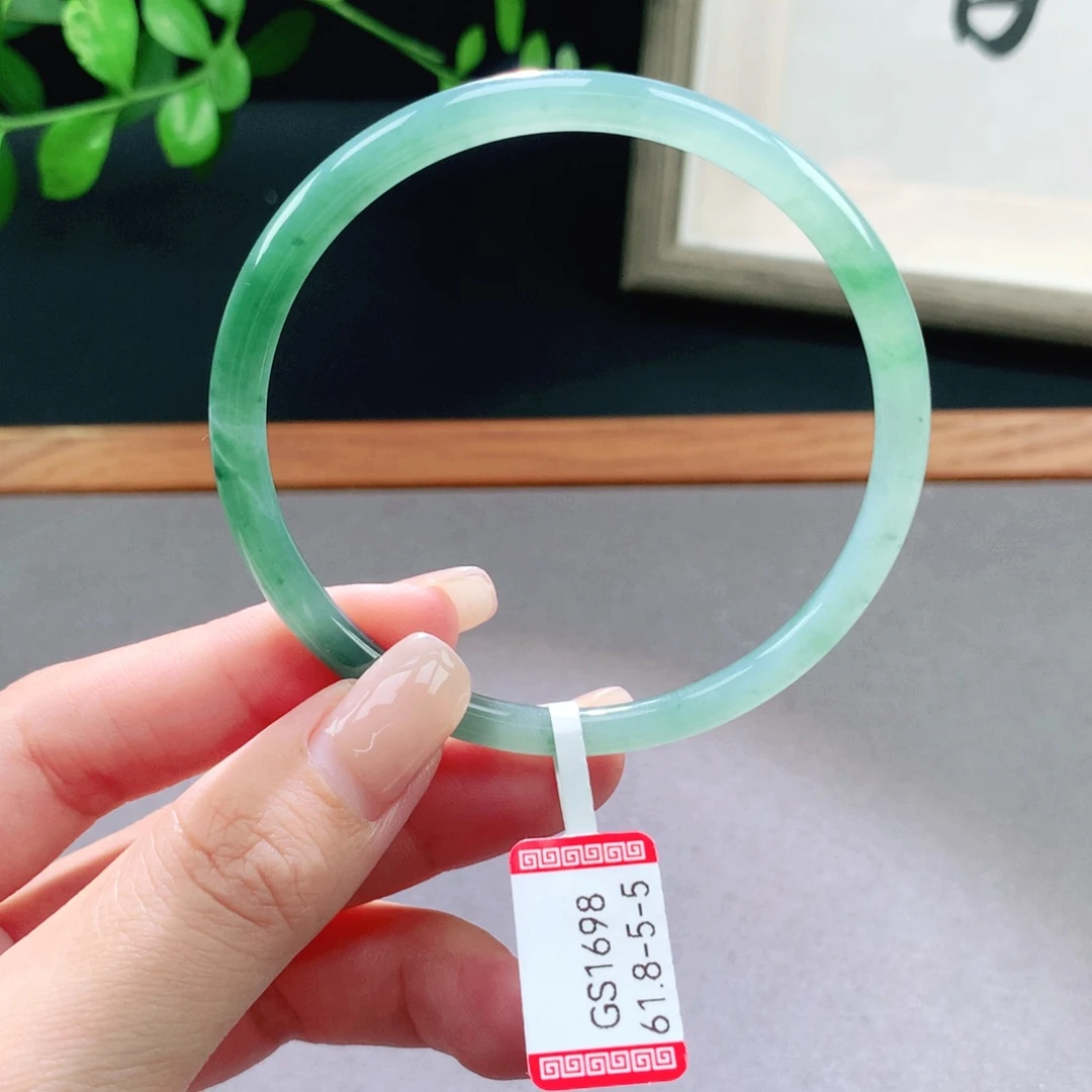 翡翠手镯未镶嵌天然