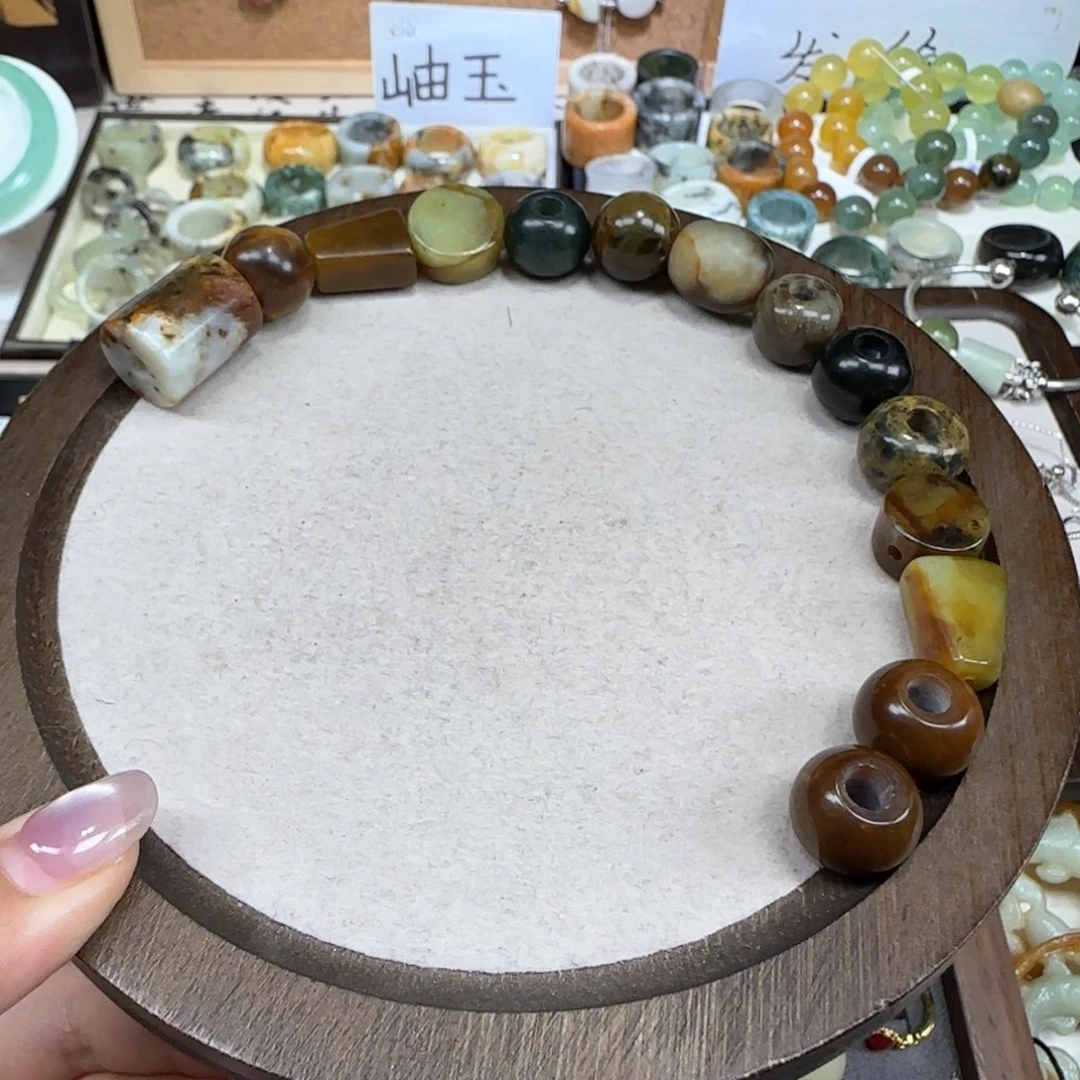 八***孃未镶嵌岫玉岫玉戒指搭配