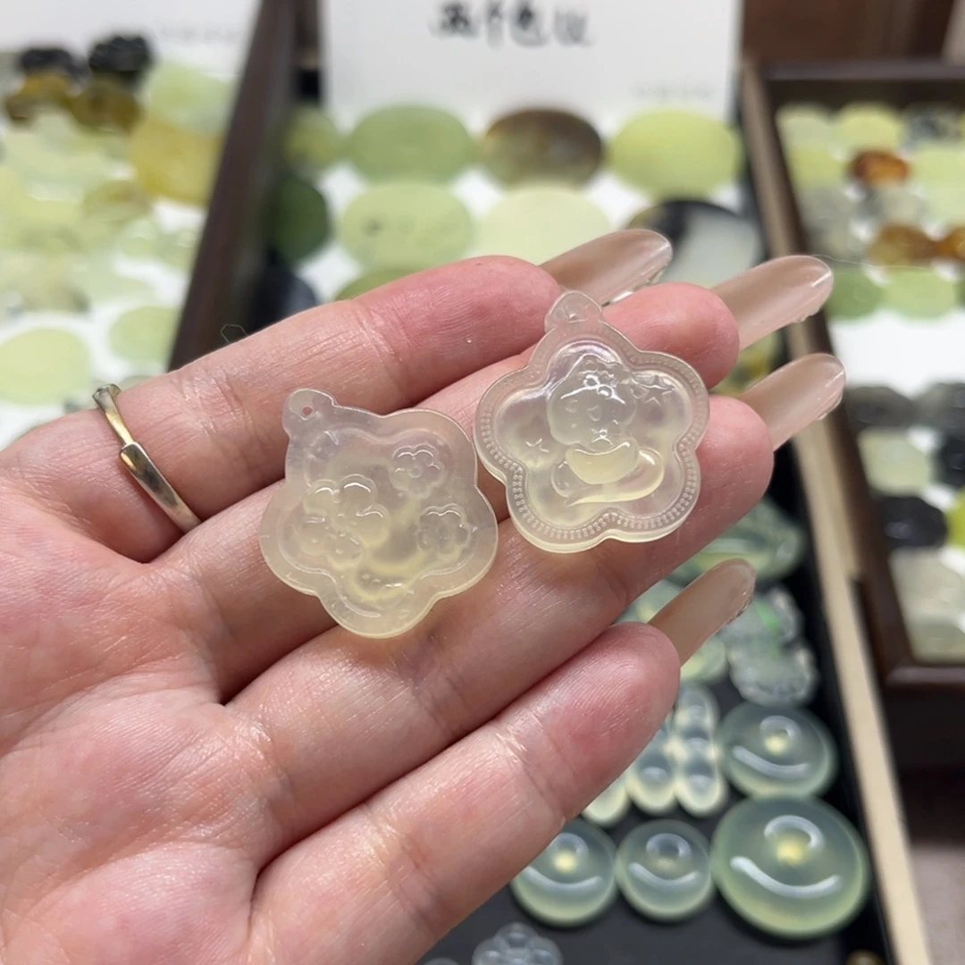 未镶嵌蛇纹石玉颈饰任选一个
