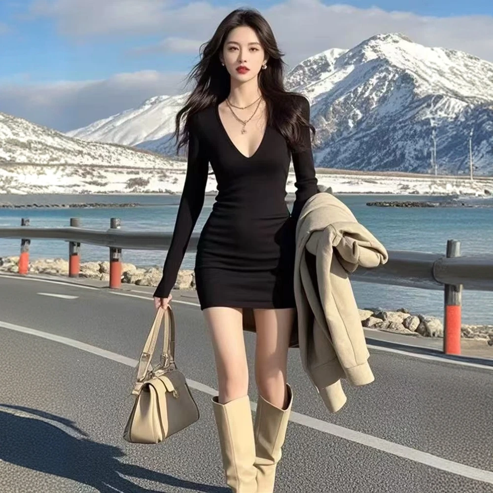 黑色性感v领长袖连衣裙2025新款女春秋打底内搭气质修身包臀短裙