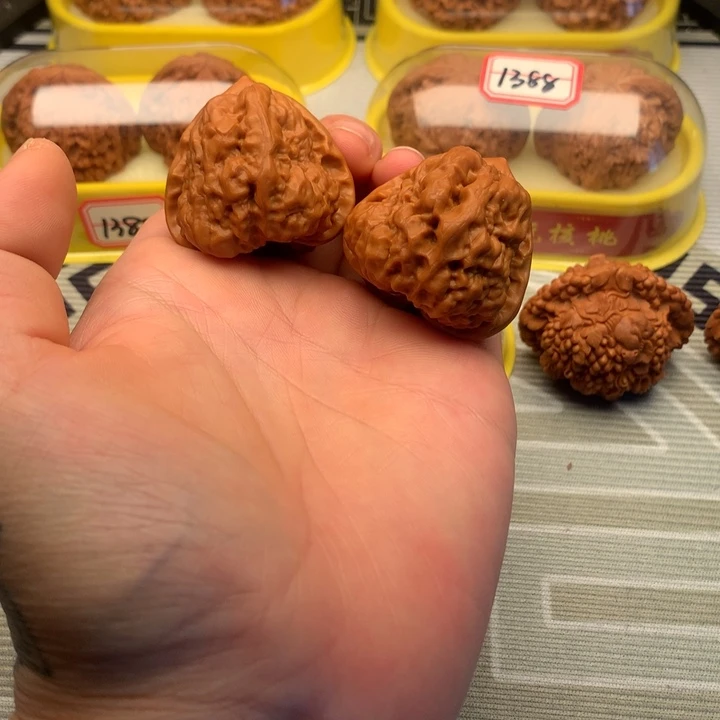 桃核吊坠40尺寸三角开背箭毒蛙