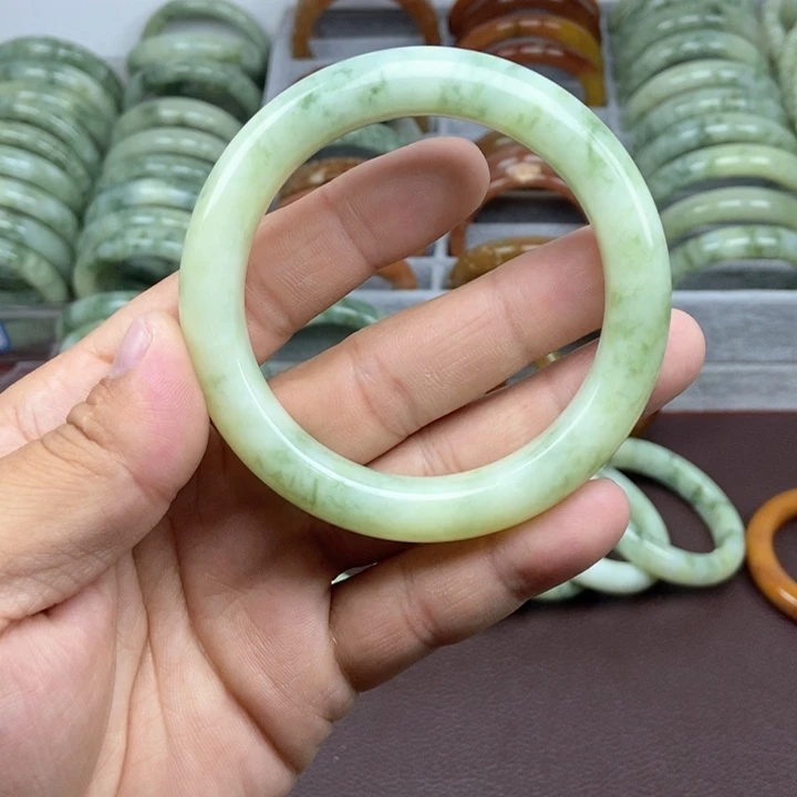 蛇纹石玉手镯未镶嵌飞**梦