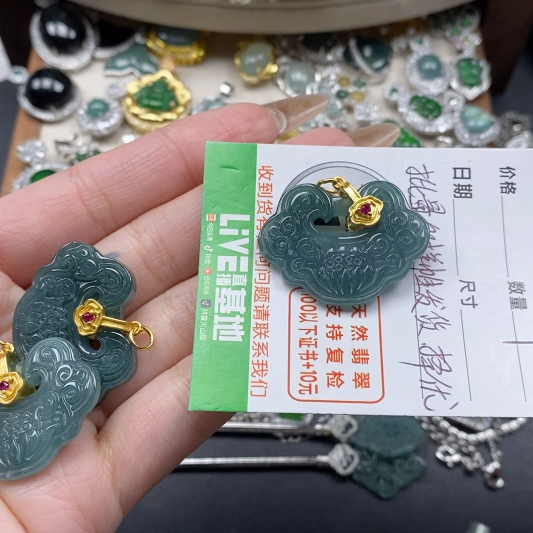 翡翠颈饰未镶嵌翡翠